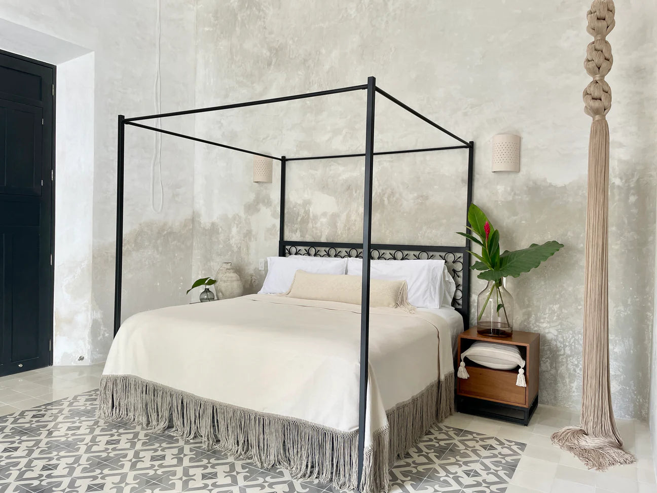 Dune Handwoven Cotton Coverlet – Artisan Fringe Bedspread in Putty