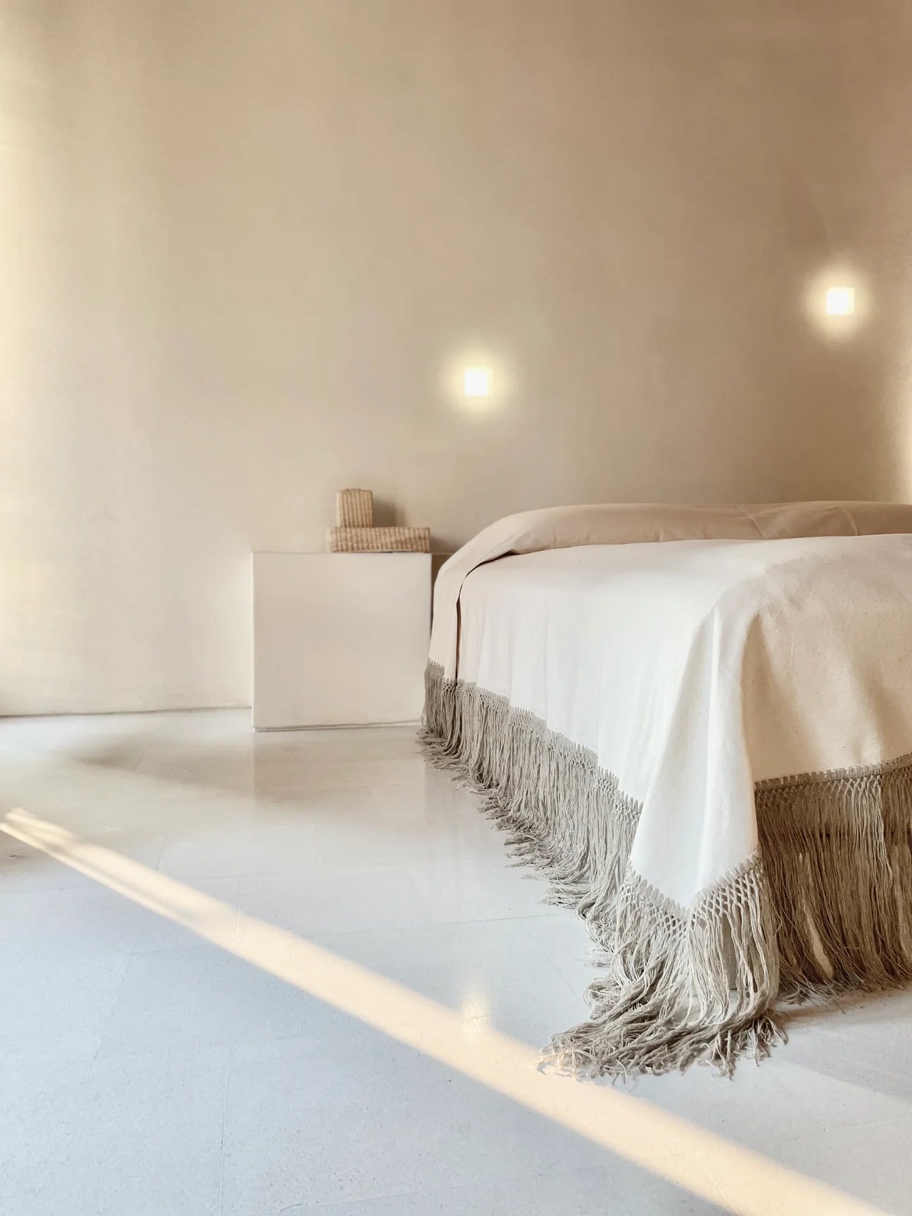 Dune Handwoven Cotton Coverlet – Artisan Fringe Bedspread in Putty