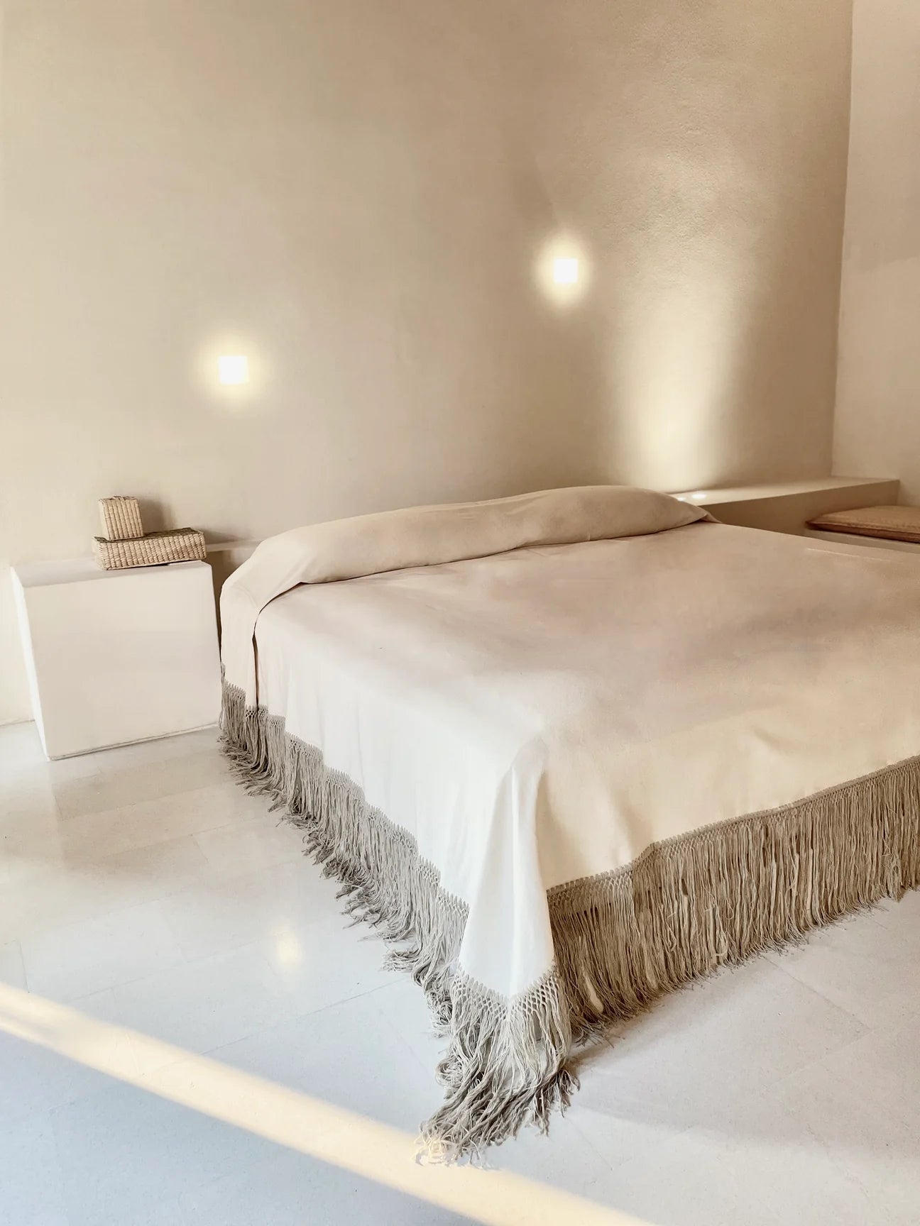Dune Handwoven Cotton Coverlet – Artisan Fringe Bedspread in Putty