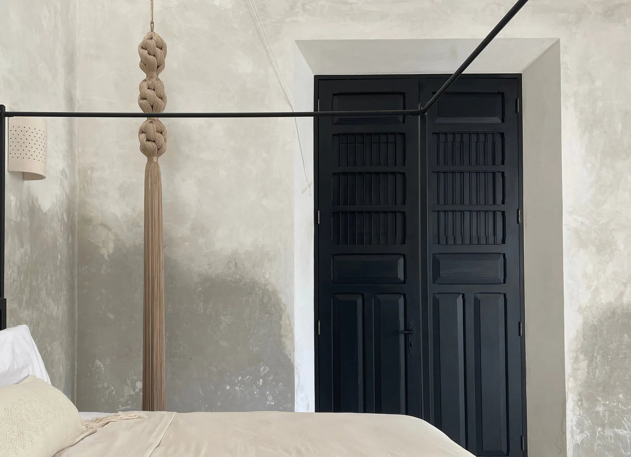 Cascade Oversized Hand-Knotted Tassel – Floor-to-Ceiling Fiber Wall Sculpture